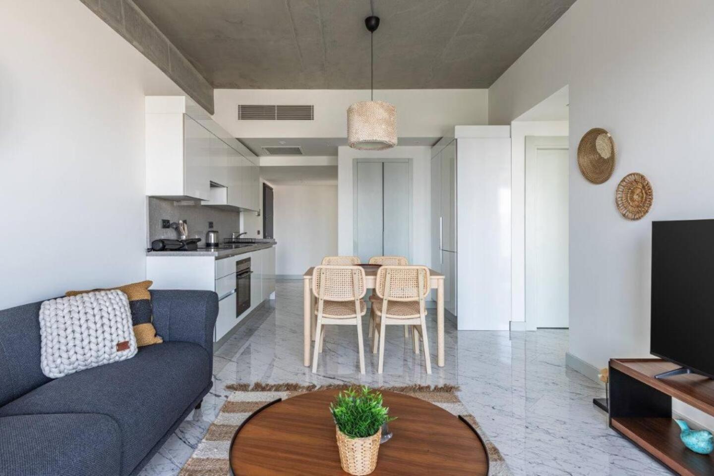 Daire Beautiful Bright 2bed - Parkingpoolterrace! #341 İstanbul